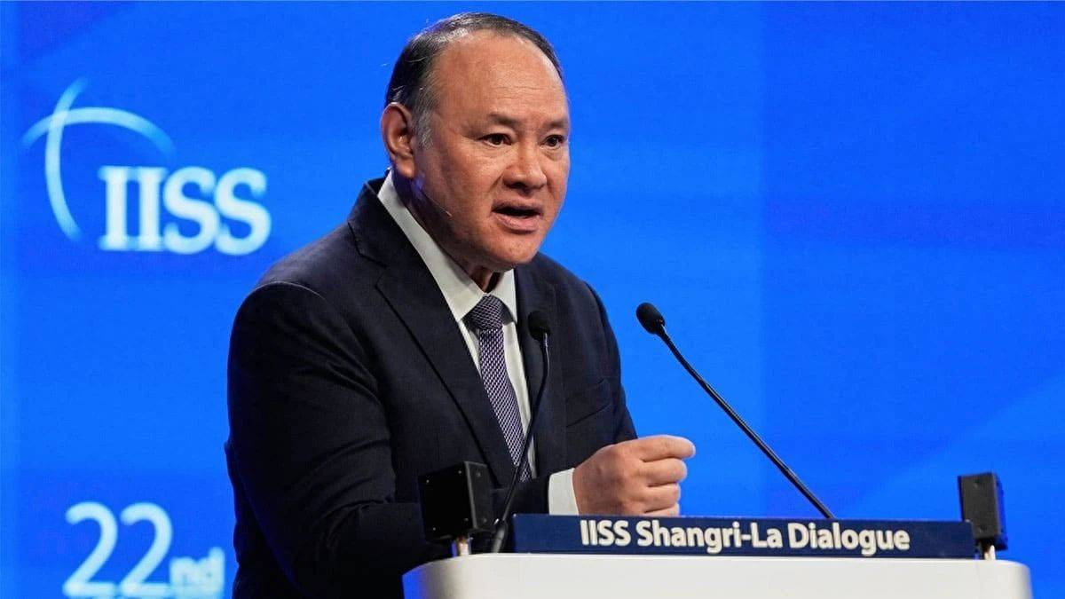 当着全世界的面，菲防长对中国“泼脏水”，被美国耍了还被蒙在鼓里