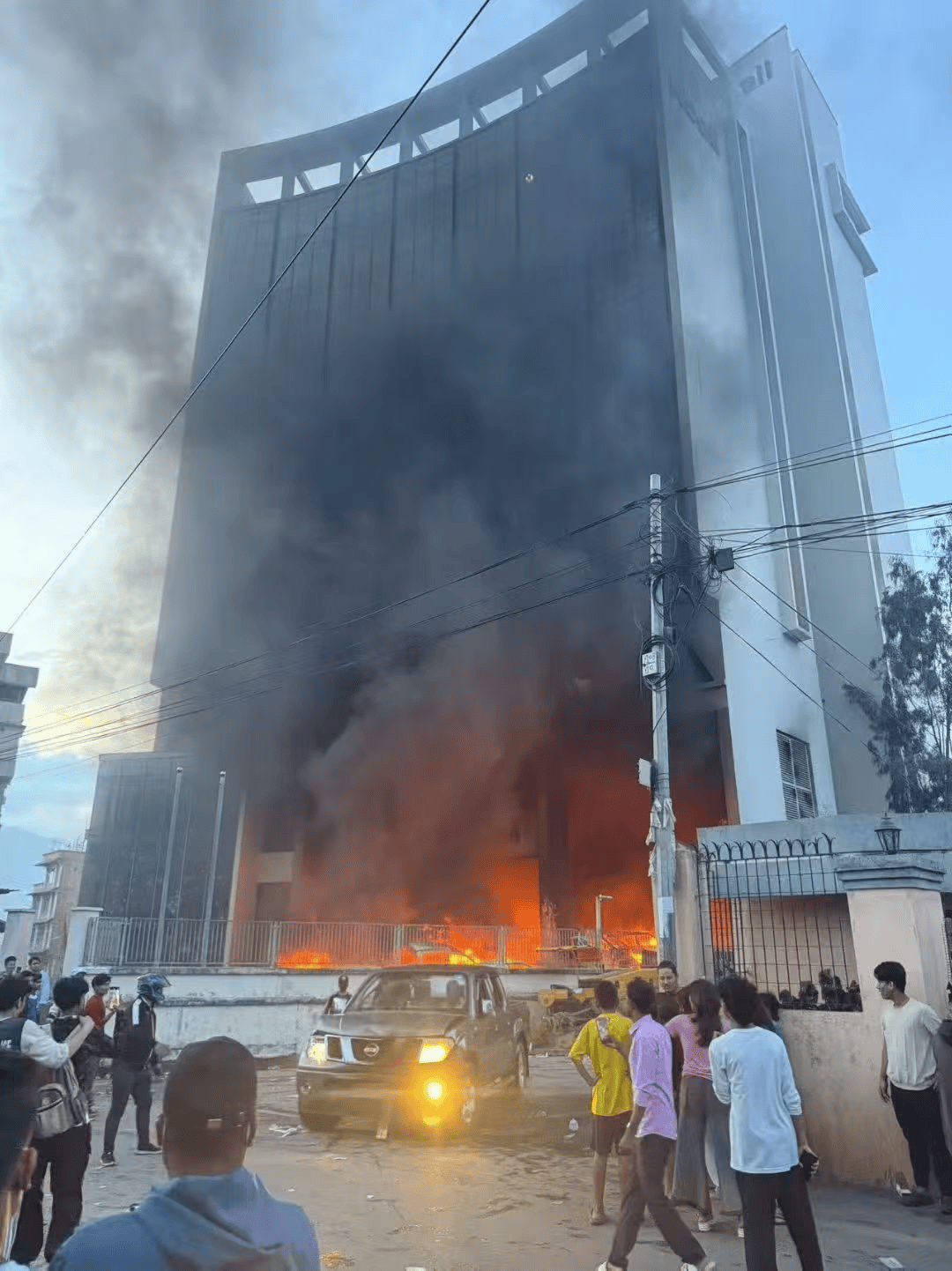 逃离尼泊尔:看到“中国边检”,悬着的心终于放下