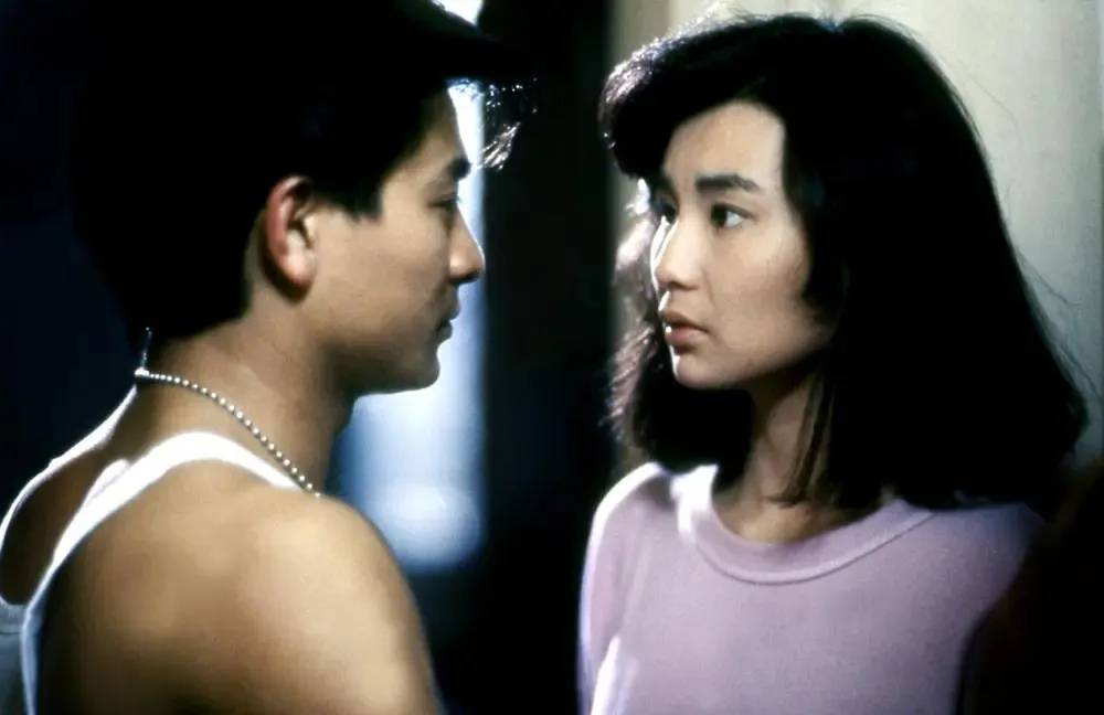 60岁张曼玉分享法国农村生活日常:养鸡种地,钻进鸡窝拿鸡蛋