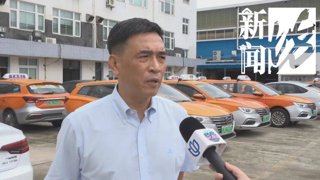 “不给我打马赛克,我肯定找到你!”上海一家四口打车与出租车司机爆发冲突