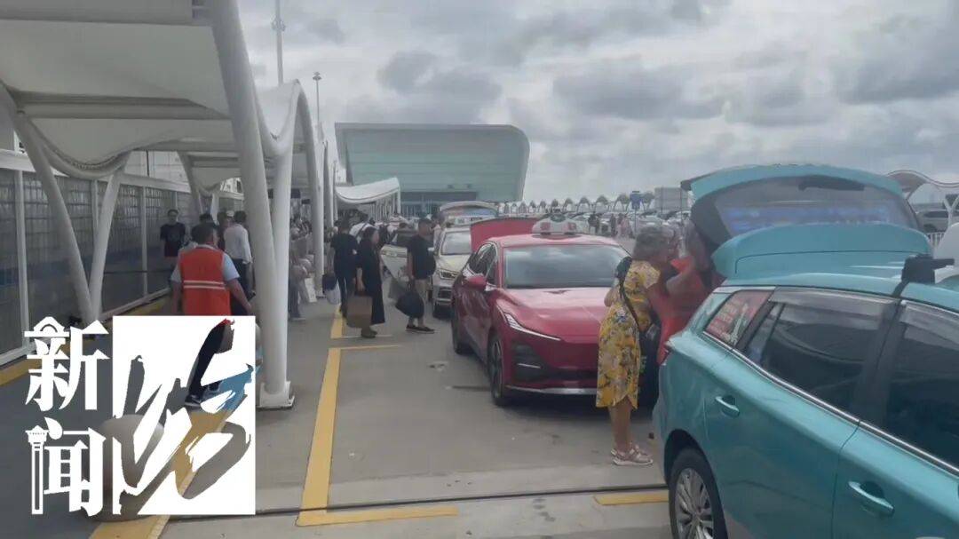 “不给我打马赛克,我肯定找到你!”上海一家四口打车与出租车司机爆发冲突