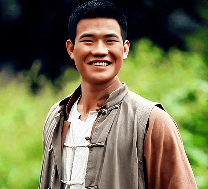 警方通报“嘎子哥”被行拘7天!因其穿警服直播带货违规