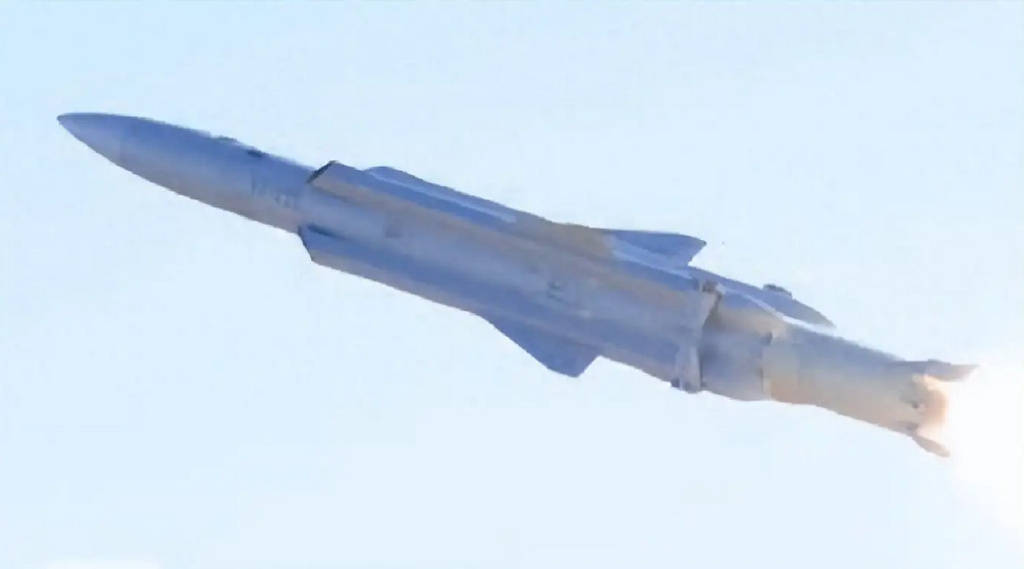 马来西亚防长访华首日,直奔4马赫的鹰击-12E,南亚国家或再添航母杀手?