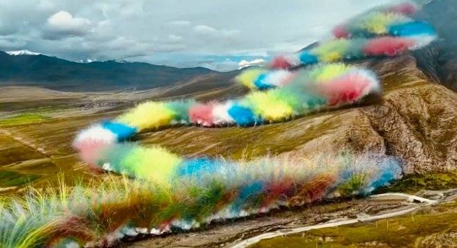 捞舆 | 烟花“炸山”，一场“合规”的破坏何以发生？