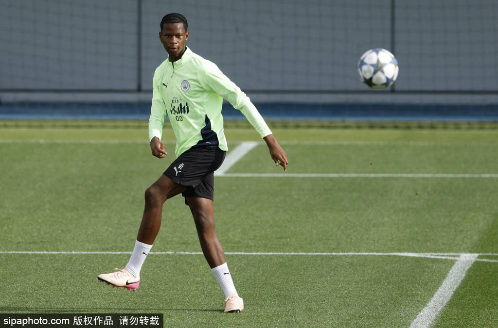 曼城青训新星穆卡萨首秀，六位本土球员联赛杯闪耀登场