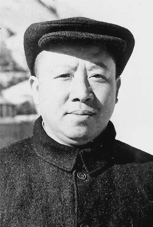 王若飞:“一切要为人民打算”