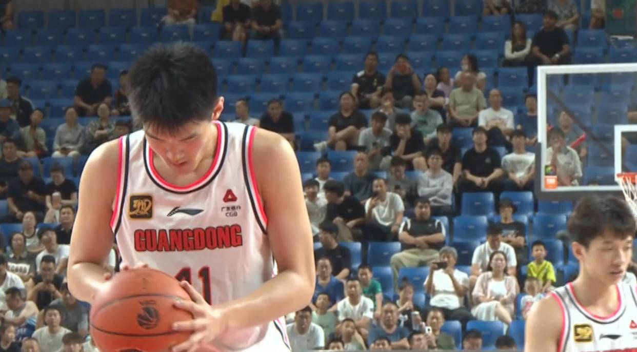 广东队新篮板王崭露头角,任骏飞退役为王洪泽让位!