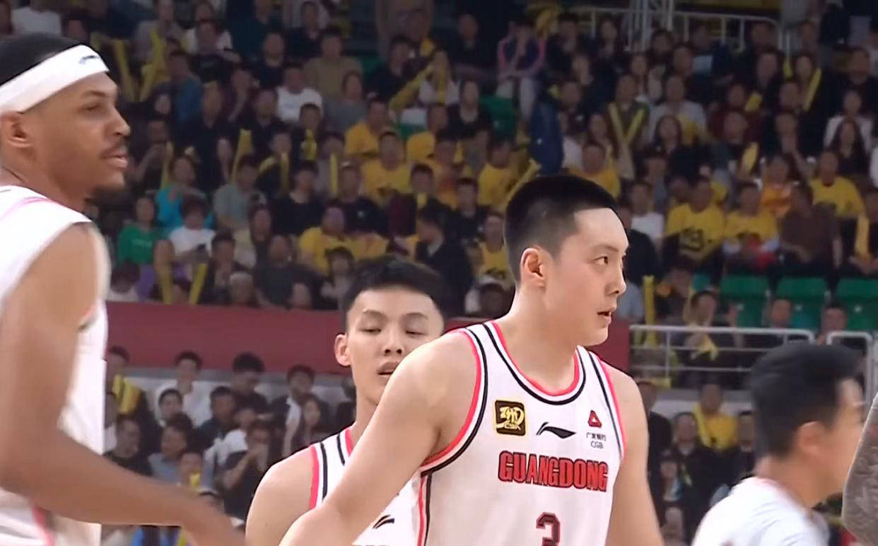 广东队的新“内线王”!杜锋提拔王洪泽,任骏飞全程指导