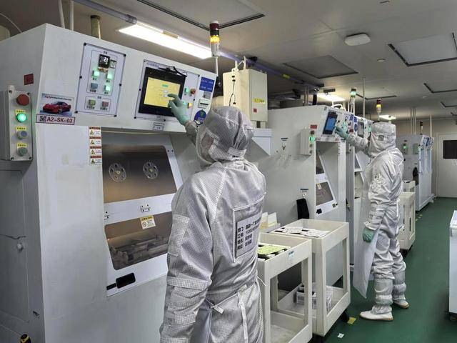 扬州女销售逆袭成百亿富豪!22 亿 “天价” 并购,半导体圈炸锅了