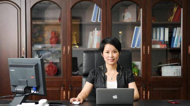 扬州女销售逆袭成百亿富豪!22 亿 “天价” 并购,半导体圈炸锅了