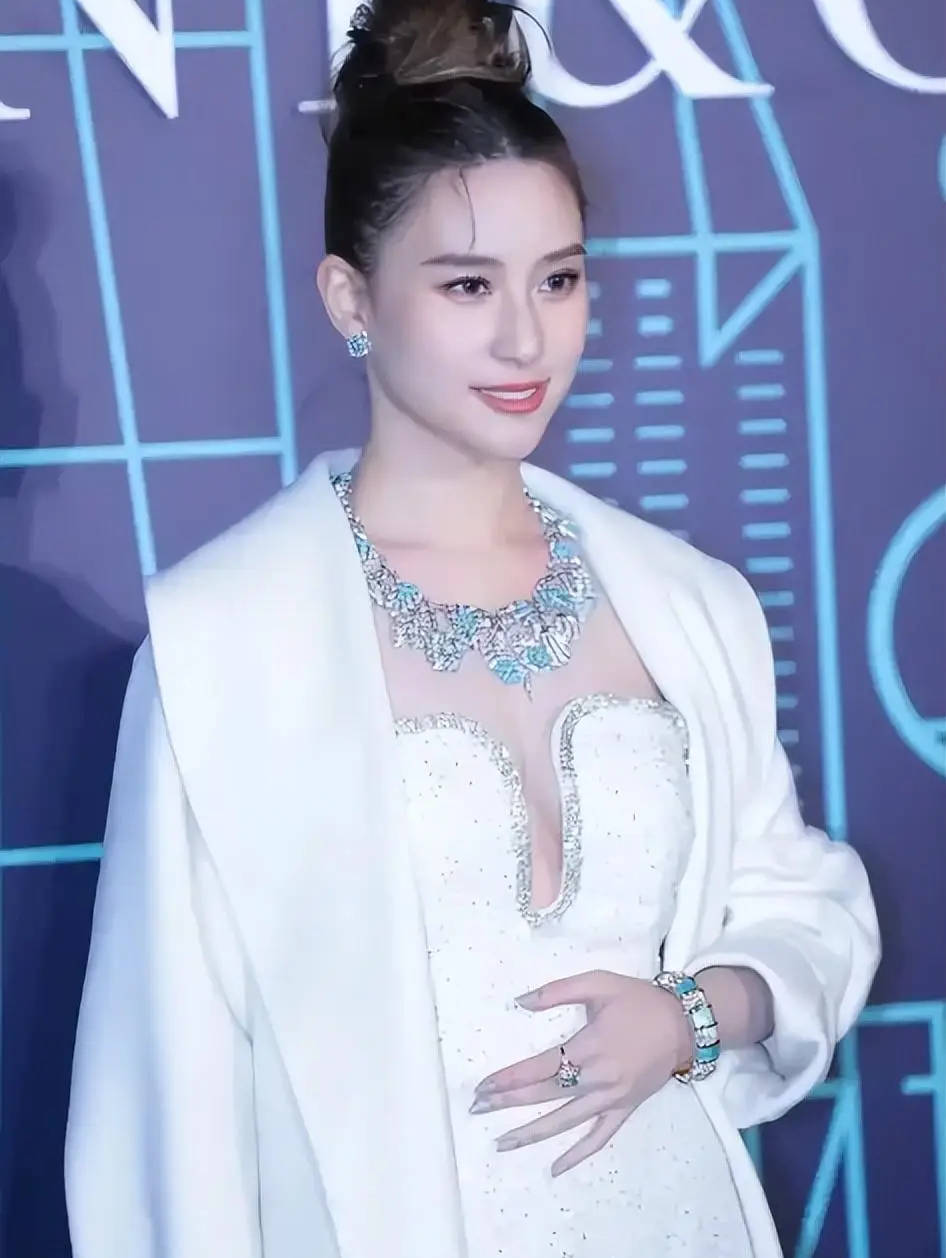 考古 | 何超莲窦骁双双辟谣离婚!两人感情生活引各方热议